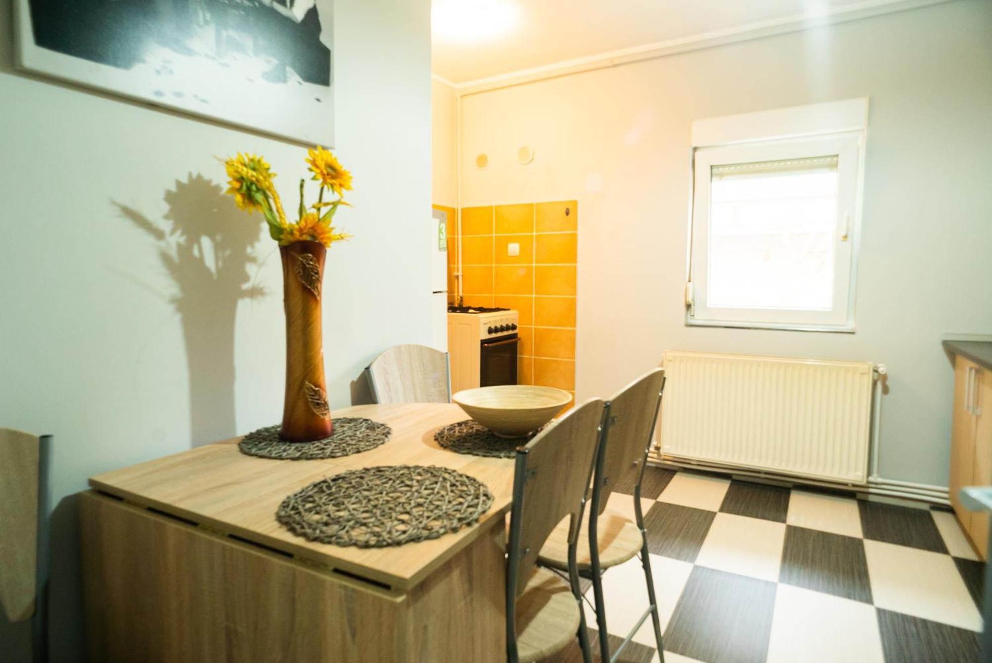 Apartament Dacul Hunedoara Exterior foto